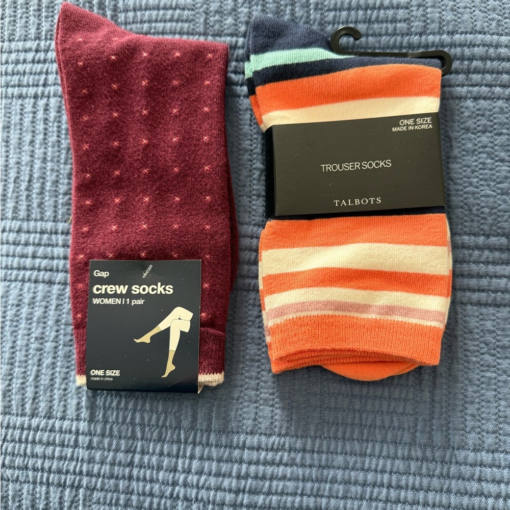 Two pairs of women’s socks. Size 9-11. NWT.